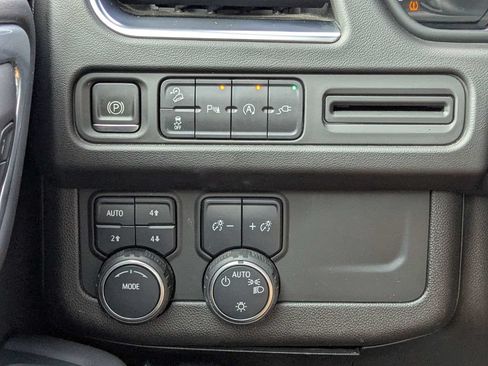 Used 2021 Chevrolet Suburban Z71 AWD/4WD image 23