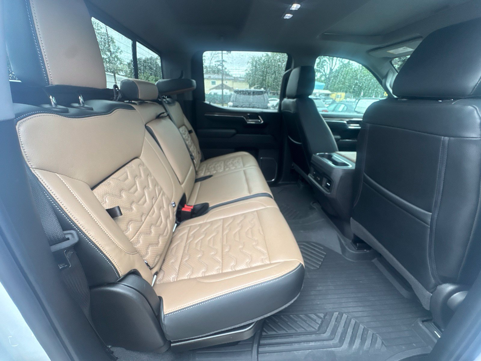 Used 2024 Chevrolet Silverado 1500 LT Trail Boss w/ LT Trail Boss Premium Package AWD/4WD image 17