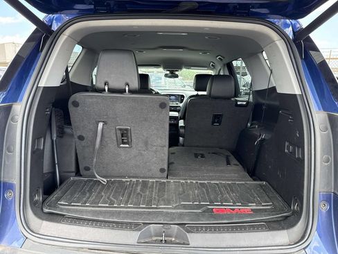 Used 2023 GMC Acadia SLT w/ Preferred Package FWD image 10