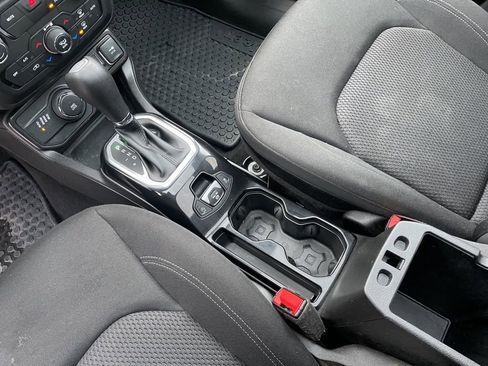 Used 2022 Jeep Renegade Altitude w/ Sun/Sound Group image 9