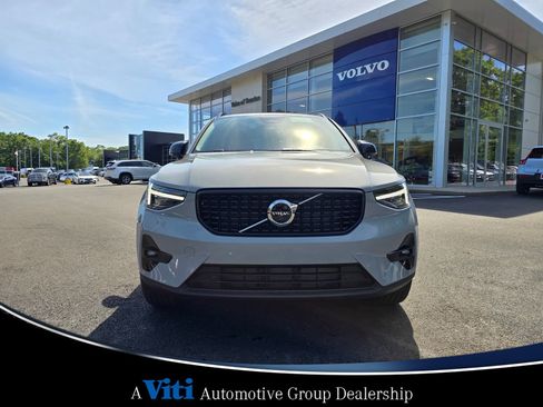 Used 2025 Volvo XC40 B5 Plus w/ Protection Package Premier image 3
