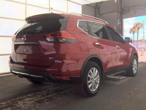 Used 2017 Nissan Rogue SV FWD image 5