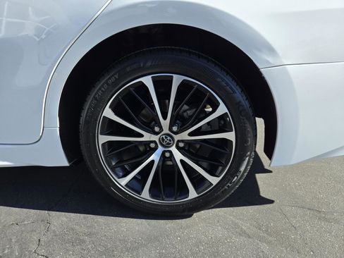Used 2019 Toyota Camry SE image 32