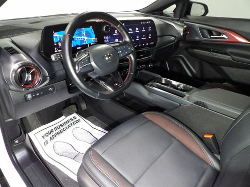Used 2024 Chevrolet Equinox EV RS FWD image 13