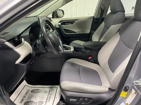 Used 2019 Toyota RAV4 XLE image 5