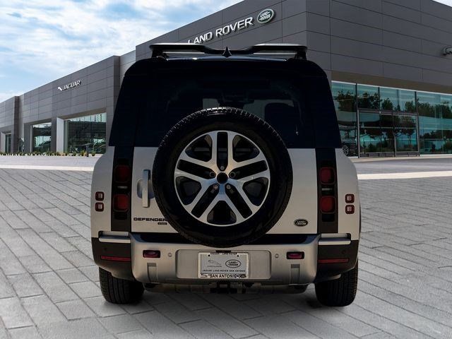 Certified 2023 Land Rover Defender 130 SE AWD/4WD image 4