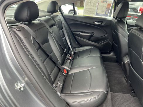 Used 2018 Chevrolet Cruze LT w/ Sun And Sound Package FWD image 16