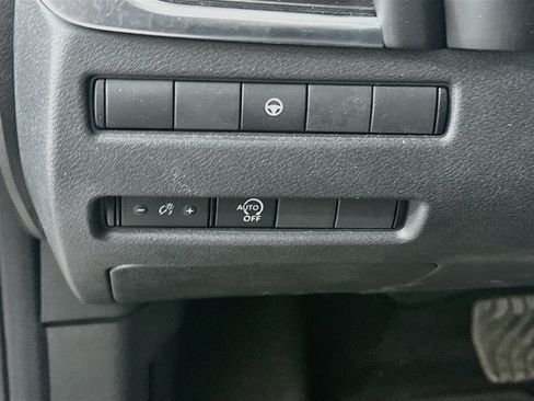 Used 2023 Nissan Rogue SV AWD/4WD image 16