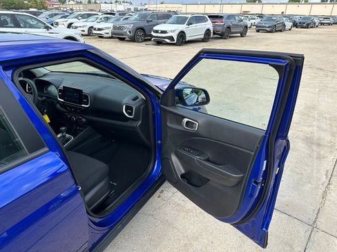 Used 2026 Hyundai Venue SE FWD image 16