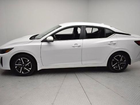 Certified 2025 Nissan Sentra SV FWD image 8