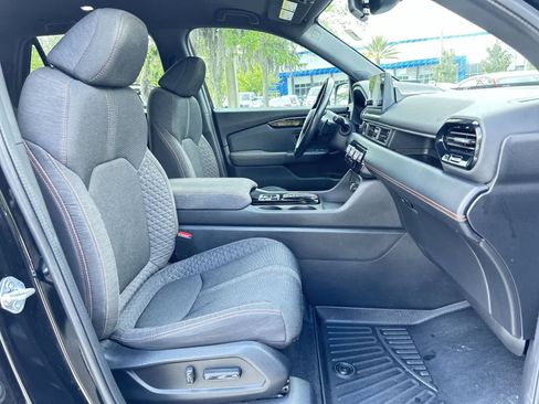 Used 2023 Honda Pilot Sport image 25