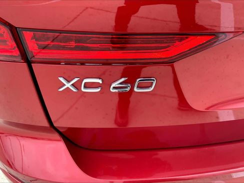 Used 2021 Volvo XC60 T5 R-Design w/ Advanced Package FWD image 10
