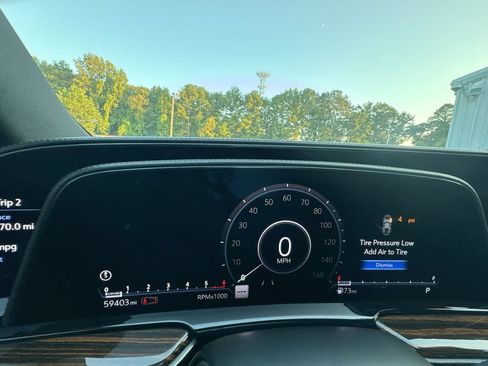 Used 2023 Cadillac Escalade ESV Luxury RWD image 21