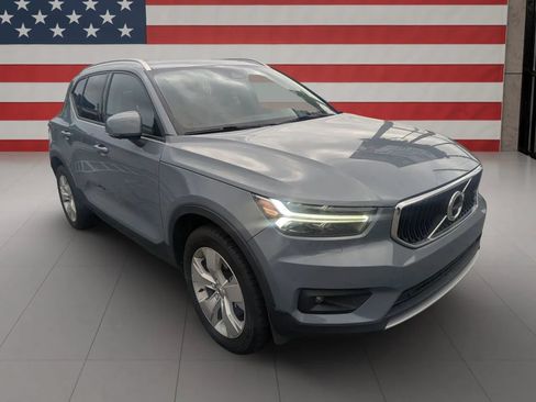 Used 2022 Volvo XC40 T5 Momentum AWD/4WD image 4