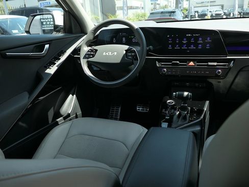 Used 2024 Kia Niro EX Touring FWD image 25