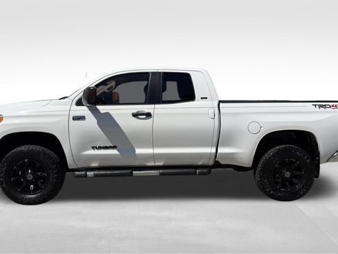 Used 2015 Toyota Tundra SR5 w/ TRD Off Road Package AWD/4WD image 10