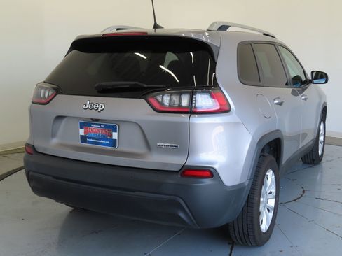 Used 2021 Jeep Cherokee Latitude image 3
