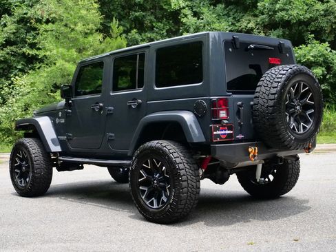 Used 2017 Jeep Wrangler Unlimited Sahara w/ Quick Order Package 23E Chief AWD/4WD image 16