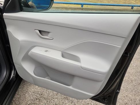 Used 2025 Hyundai Kona SEL FWD image 9