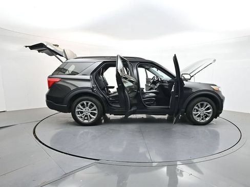 Used 2023 Ford Explorer XLT w/ Equipment Group 202A AWD/4WD image 32