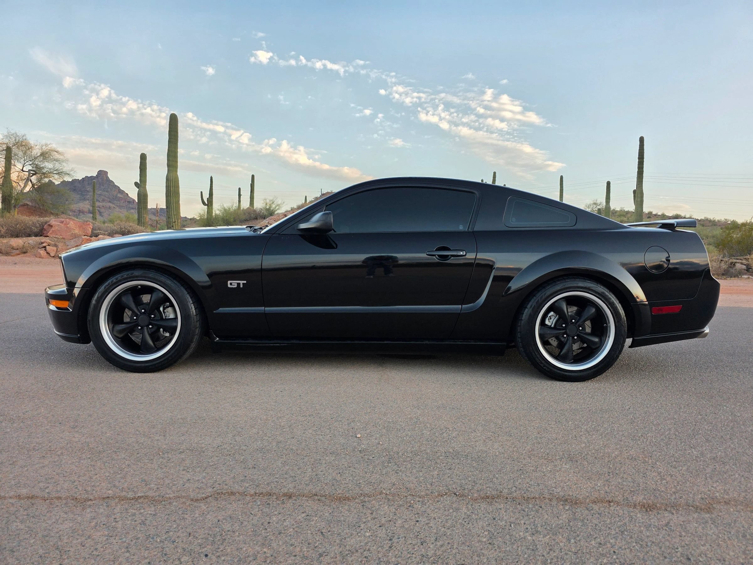 Used 2008 Ford Mustang GT RWD image 2