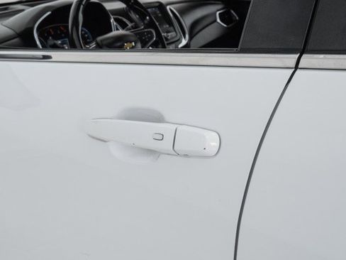 Used 2022 Chevrolet Equinox LT w/ Driver Convenience Package image 37