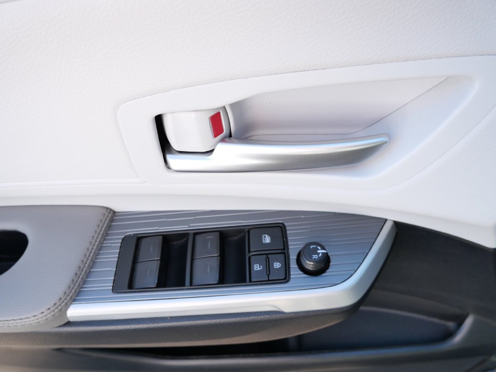 Certified 2026 Toyota Sienna XLE FWD image 16