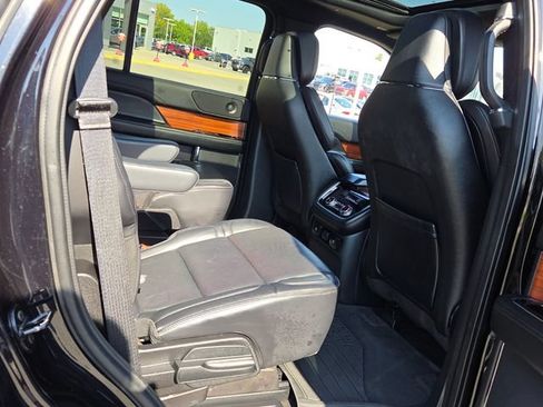 Used 2019 Lincoln Navigator Reserve AWD/4WD image 14