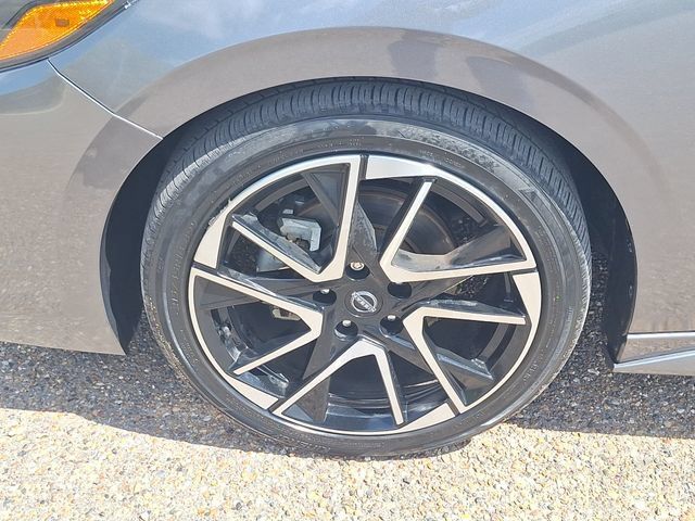 Certified 2024 Nissan Sentra SR w/ SR Premium Package FWD image 17