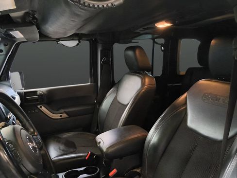 Used 2017 Jeep Wrangler Unlimited Sahara AWD/4WD image 18