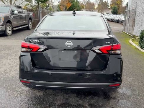 Used 2023 Nissan Versa SV image 9