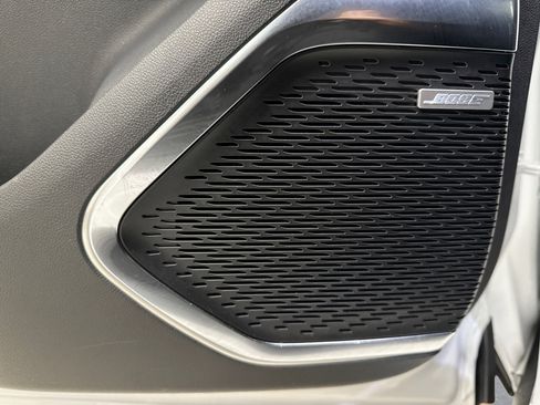 Used 2025 GMC Acadia Elevation image 17