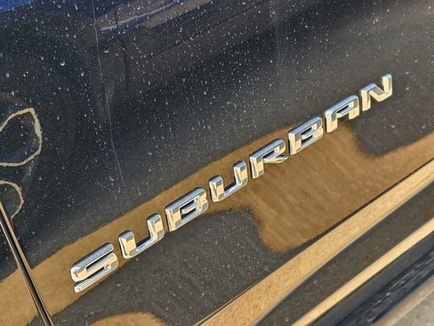 Used 2025 Chevrolet Suburban High Country RWD image 9