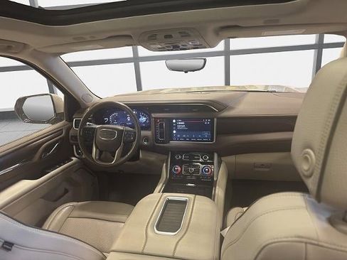 Used 2022 GMC Yukon Denali w/ Denali Premium Package AWD/4WD image 16