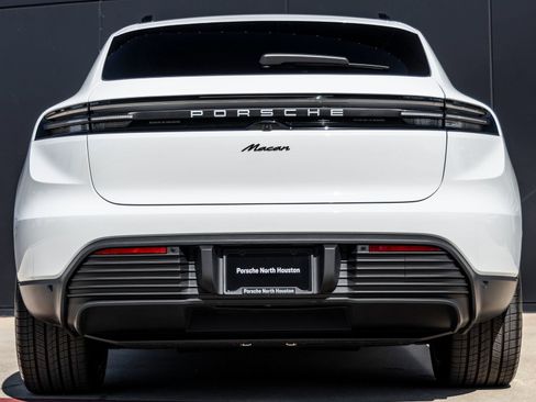 Certified 2025 Porsche Macan Electric RWD image 10