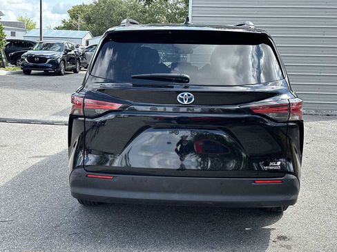 Used 2022 Toyota Sienna XLE FWD image 5