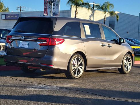 Used 2024 Honda Odyssey Touring image 2