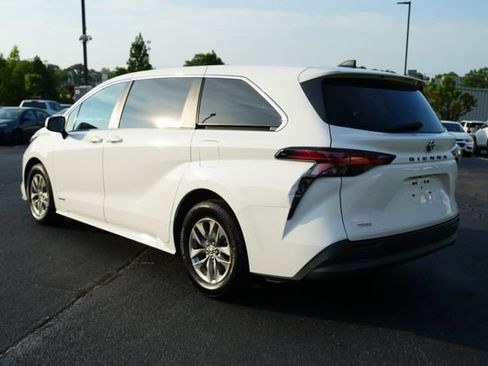 Used 2021 Toyota Sienna LE FWD image 5