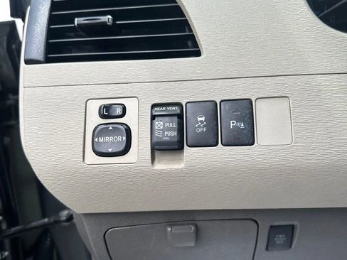 Used 2011 Toyota Sienna XLE w/ XLE Navigation Pkg FWD image 6
