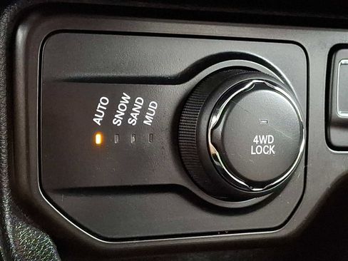 Used 2019 Jeep Renegade Latitude w/ UConnect 8.4 Nav Group image 25