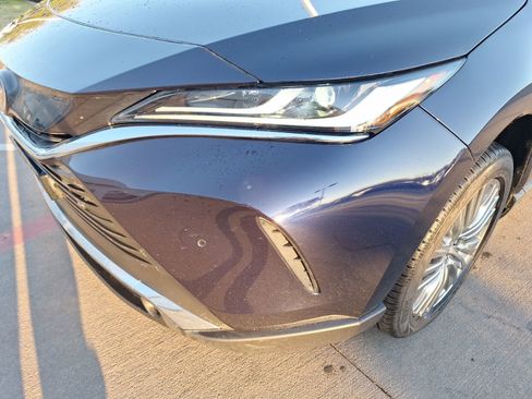 Used 2023 Toyota Venza Limited image 10