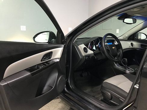 Used 2011 Chevrolet Cruze LS FWD image 9