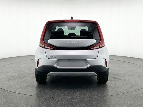 Used 2025 Kia Soul LX w/ LX Technology Package image 7