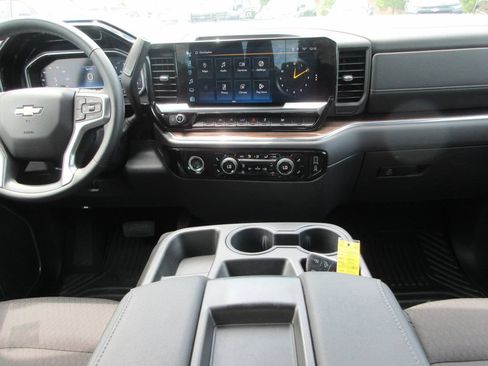 Certified 2023 Chevrolet Silverado 1500 LT AWD/4WD image 16