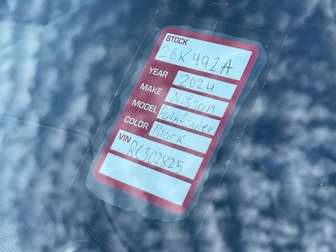 Used 2024 Nissan Pathfinder SV image 10