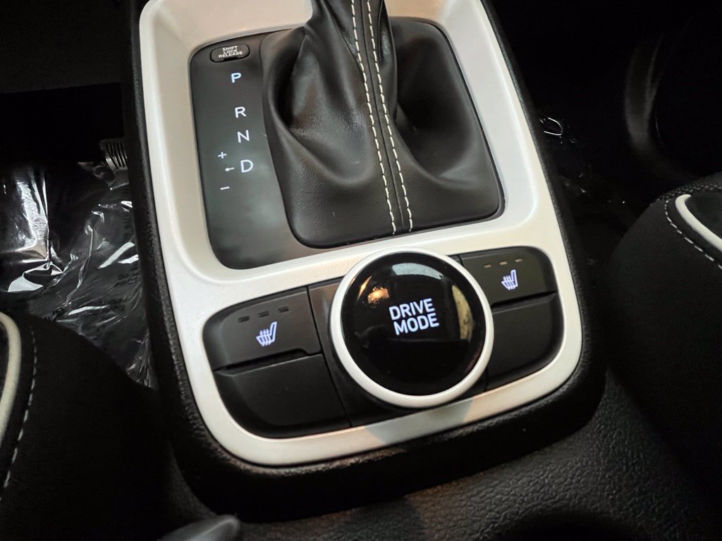 Used 2024 Hyundai Venue Limited FWD image 40
