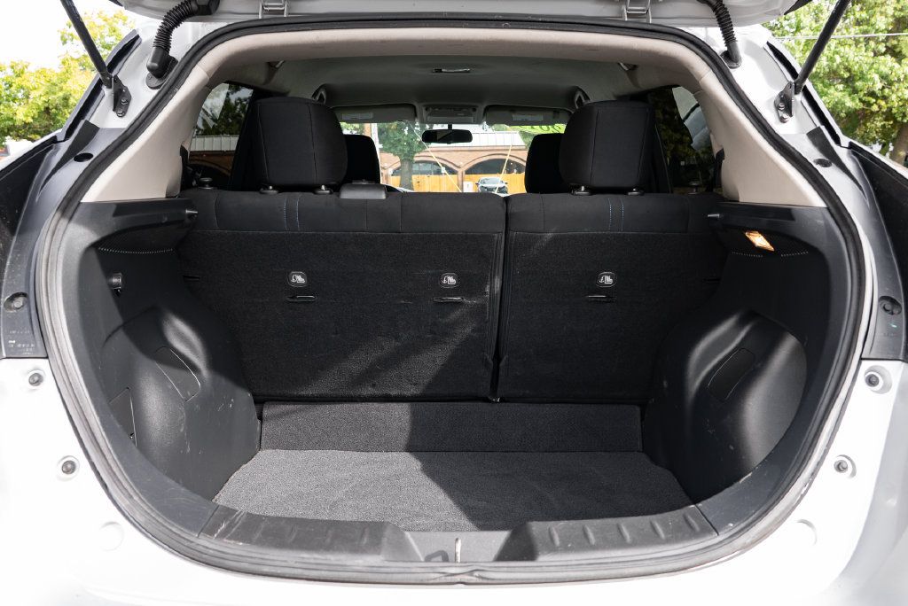 Used 2019 Nissan Leaf SV Plus w/ SV All Weather Package FWD image 8