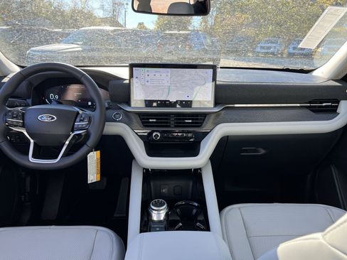 New 2026 Ford Explorer Platinum w/ LUX Leather Package image 23