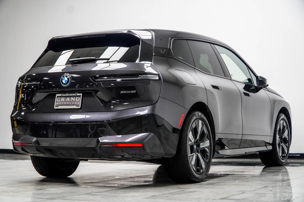 Used 2024 BMW iX xDrive50 w/ Sport Package AWD/4WD image 18