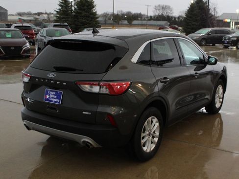 Used 2020 Ford Escape SE image 4